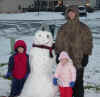 AnnaDaddyJacksonSnowman_Dec03.jpg (88441 bytes)